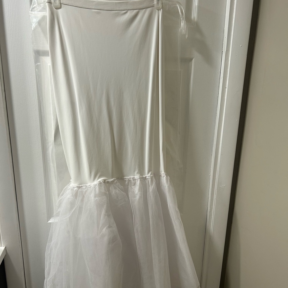 David’s Bridal Trumpet Slip Sz Med Petticoat